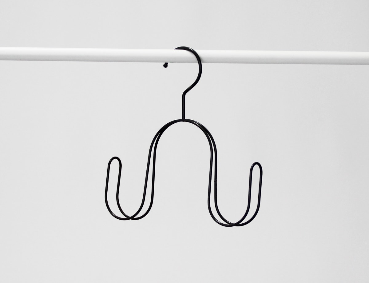 METAL HANGERS 6